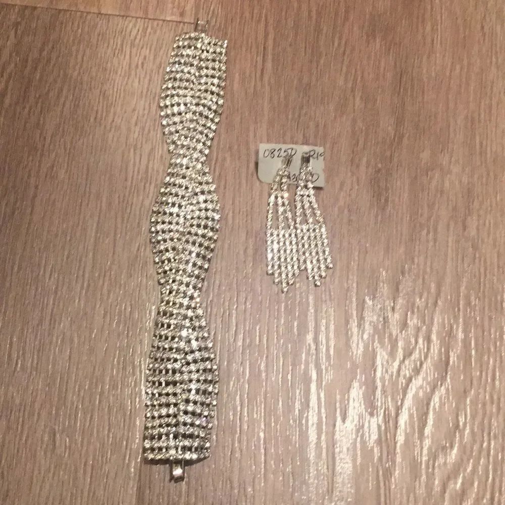 🎉last deal 🎉Cache bracelet and earring set